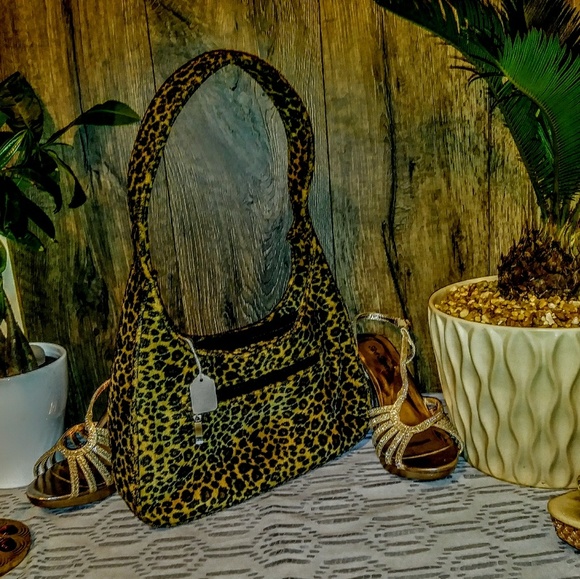 kate spade Handbags - Kate Spade New York Cheetah Print Shoulder New